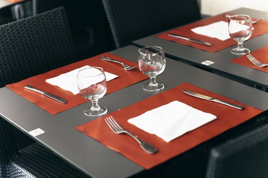 Hotel Brasserie Le Lion D'Or Meximieux Eksteriør bilde